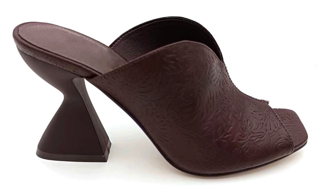 Vintage Floral Embossed PU Mule V şeklinde üst çizgi ve heeledeki heels