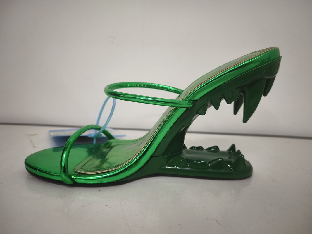 Slip On Kapatma Tipi Kadınlar Pomp Topuklu Deri Döşeme Malzemesi yeşil